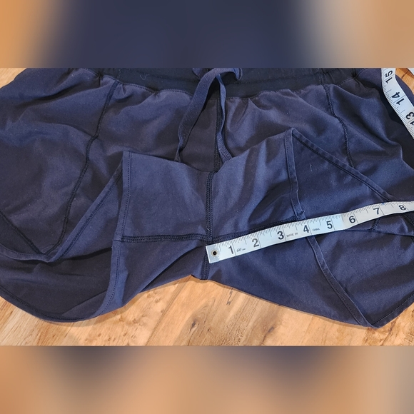 Lululemon hotty hot shorts - Picture 3 of 10